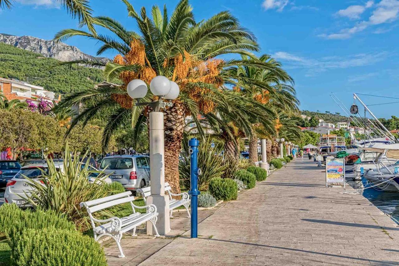 Apartments Promenada - Beachfront Тучепи Экстерьер фото