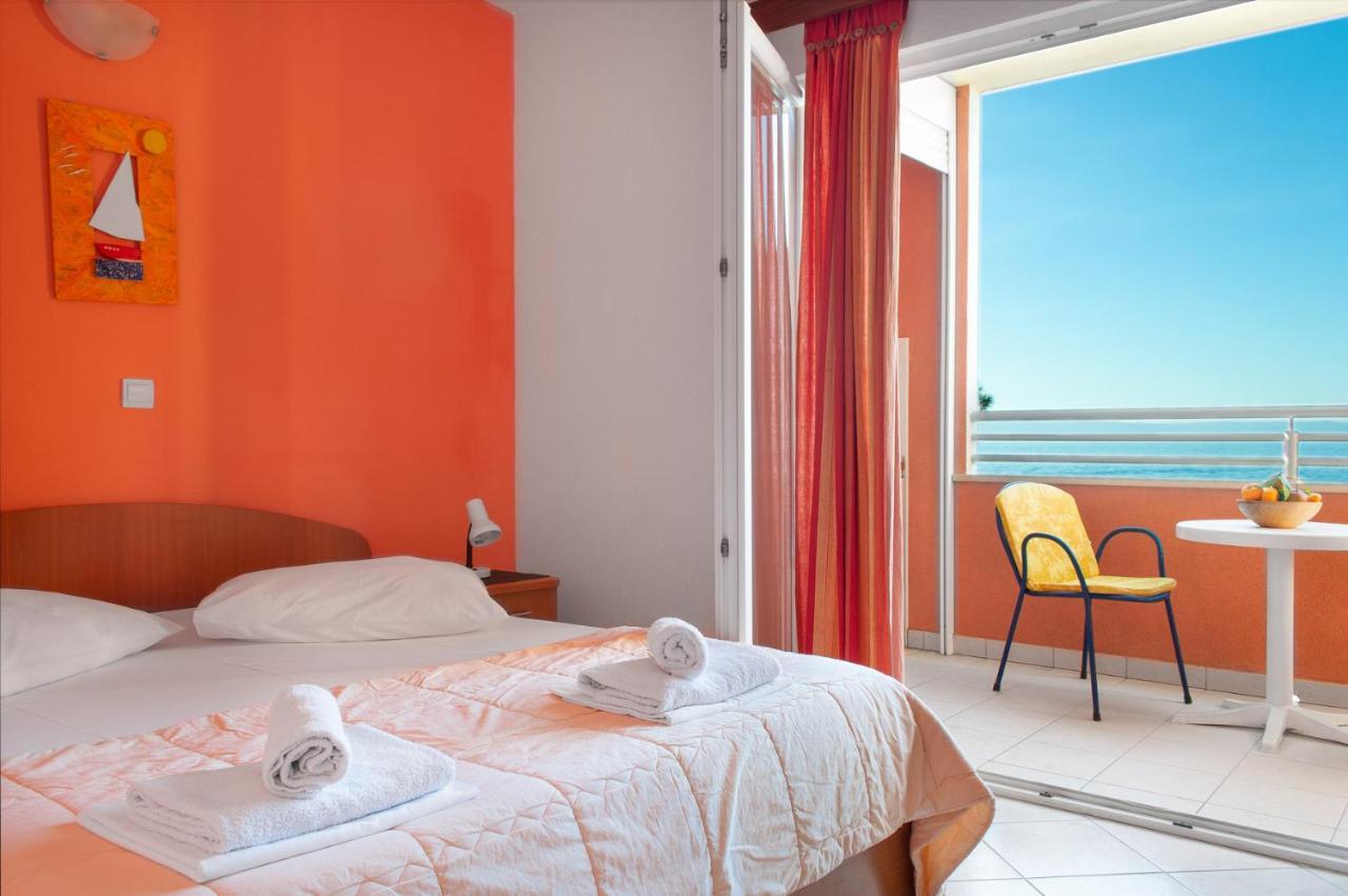 Apartments Promenada - Beachfront Тучепи Экстерьер фото