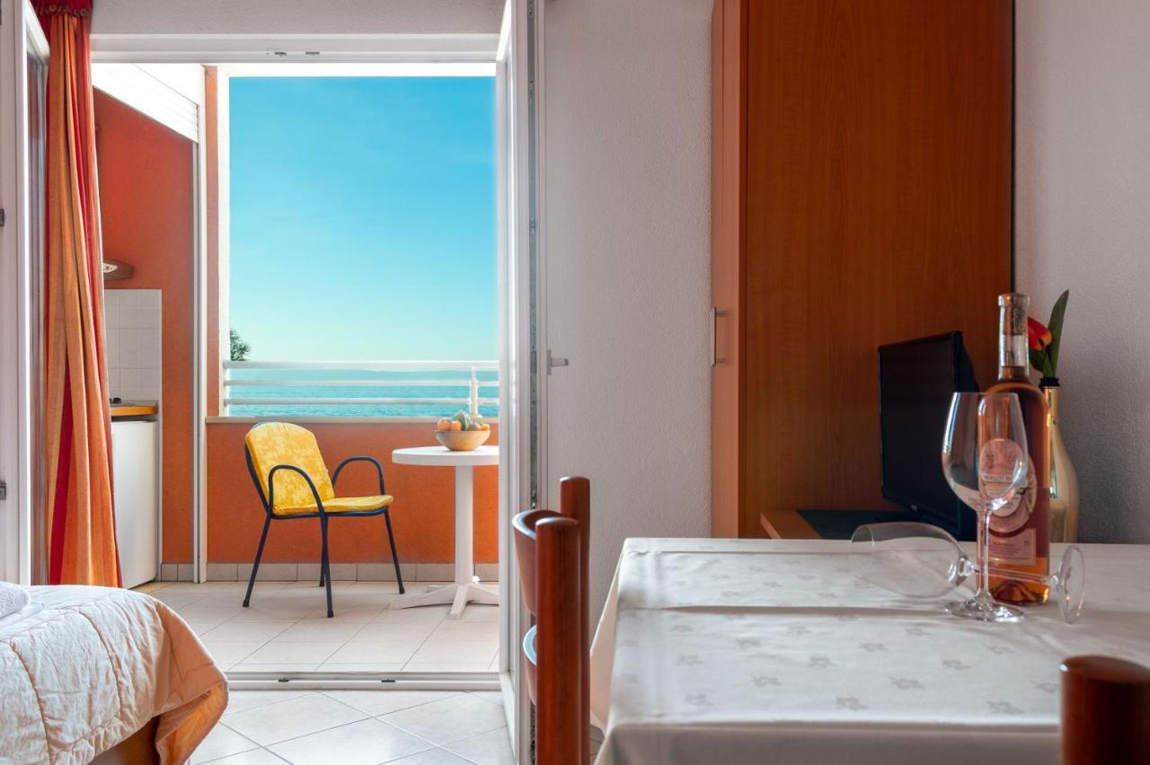 Apartments Promenada - Beachfront Тучепи Экстерьер фото